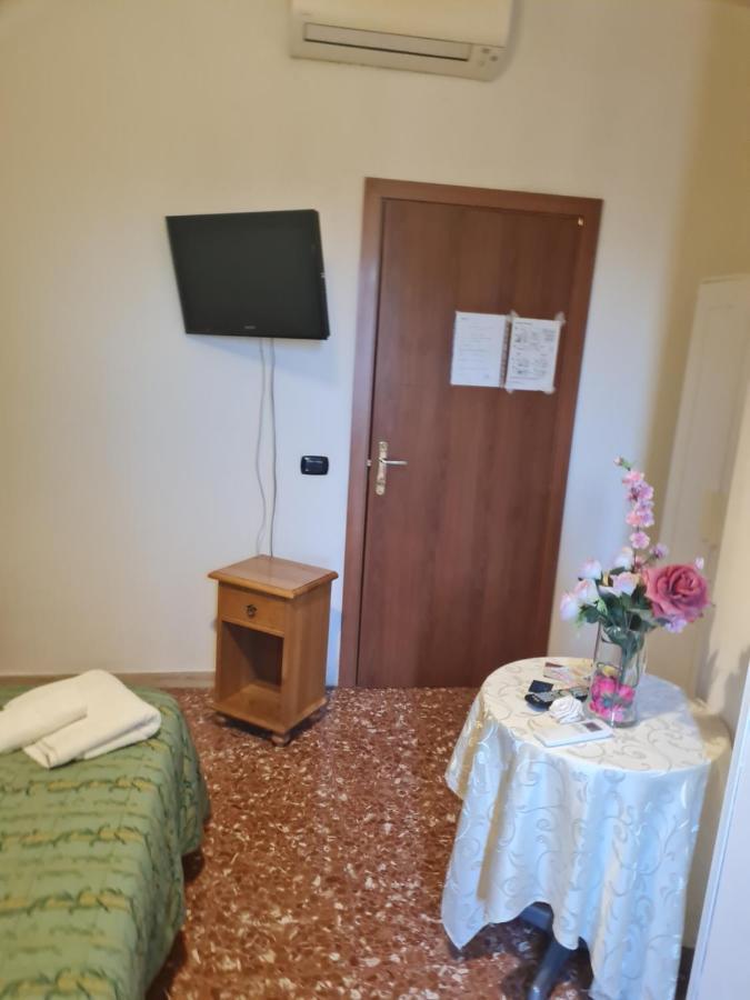 ホテル La Palazzina ローマ エクステリア 写真
