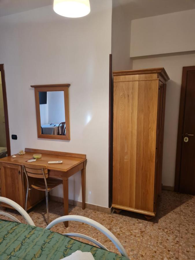 ホテル La Palazzina ローマ エクステリア 写真